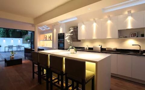Consejos de iluminación para cada área de una casa 2 Iluminacion debajo de los mostradores de las cocinas